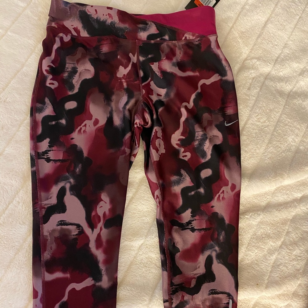 Nike Dri Fit 3/4 length leggings size large NWT